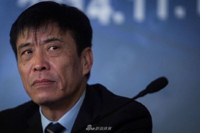 少妇工地上满足民工av